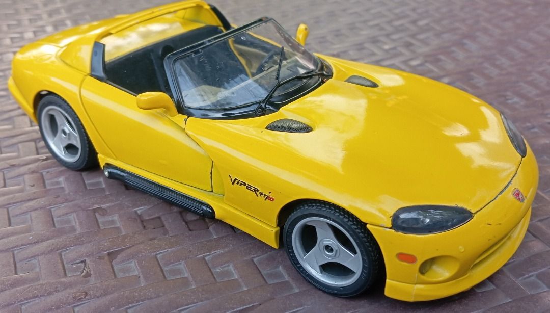 1/18 Bburago Dodge Viper Diecast (Category: Vehicle & Diecast Models) located in Pasig City. Submitted by taco.9290184 (Listing ID 1466769991, Image 3). Description: For sale: Well used and loose 1/18 scale Bburago 1993 Viper, initially bought for a project but changed plans, reselling for same price as initially bought. Meetup only, will provide box..