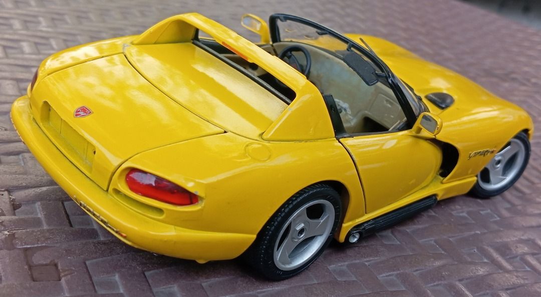 1/18 Bburago Dodge Viper Diecast (Category: Vehicle & Diecast Models) located in Pasig City. Submitted by taco.9290184 (Listing ID 1466769991, Image 2). Description: For sale: Well used and loose 1/18 scale Bburago 1993 Viper, initially bought for a project but changed plans, reselling for same price as initially bought. Meetup only, will provide box..