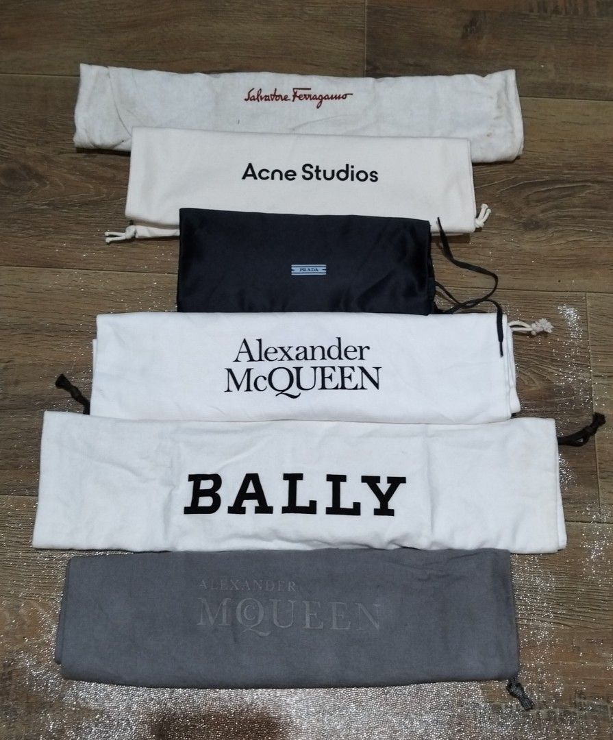 12 PCS dust bag dustbag (Category: Shoulder Bags) located in Zamboanga. Submitted by luxuryaccessories_ella.2022 (Listing ID 1466699637, Image 2). Description: 👉 Salvatore Ferragamo, Alexander McQueen,Chloe, Bally, Balenciaga, Bottega veneta, MOSCHINO 👉12 pcs TAKE ALL only 👉naging 50 pesos each 👉Some are Old stocks kaya , may stains ❗❗❗NEED WASH❗❗ 👉add sf 👉Loc po is Mindanao 👉 shipping thru J &T add 89 sa sf 👉MOP:Gcash or BPI.