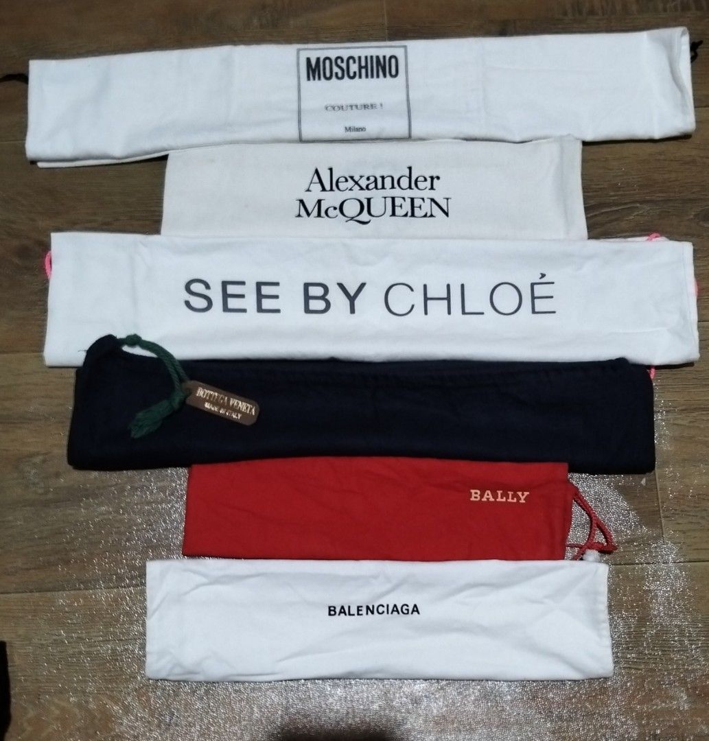 12 PCS dust bag dustbag (Category: Shoulder Bags) located in Zamboanga. Submitted by luxuryaccessories_ella.2022 (Listing ID 1466699637, Image 3). Description: 👉 Salvatore Ferragamo, Alexander McQueen,Chloe, Bally, Balenciaga, Bottega veneta, MOSCHINO 👉12 pcs TAKE ALL only 👉naging 50 pesos each 👉Some are Old stocks kaya , may stains ❗❗❗NEED WASH❗❗ 👉add sf 👉Loc po is Mindanao 👉 shipping thru J &T add 89 sa sf 👉MOP:Gcash or BPI.