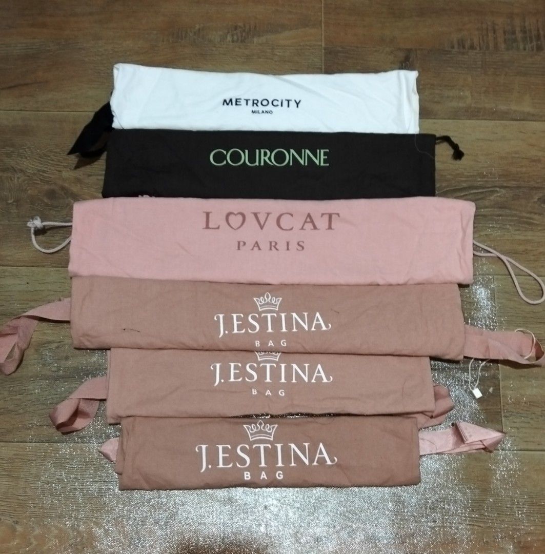 18 pcs Authentic MIDBRANDS dust bag dustbag (Category: Shoulder Bags) located in Zamboanga. Submitted by luxuryaccessories_ella.2022 (Listing ID 1466694212, Image 2). Description: 👉all authentic Jestina,Daks, Beanpole,Lovcat, Courrone,Vera wang,Metrocity, Furla,ETRO, 👉18 pcs, naging 54 each 👉old stocks kaya need wash ang iba 👉add sf 181 large pouch 👉Loc po is Mindanao 👉 shipping thru J &T 👉MOP:Gcash or BPI.
