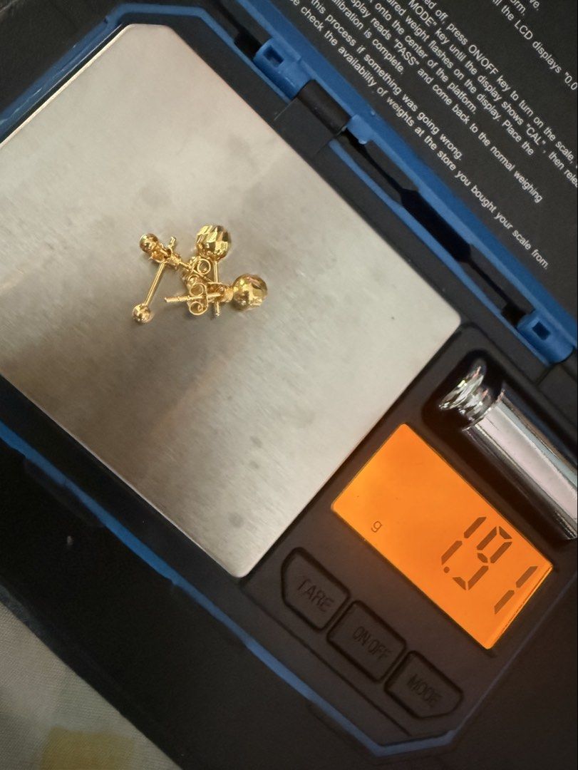 18k pawnable earings (Category: Announcements) located in Makati City. Submitted by lynrtw (Listing ID 1466606222, Image 1). Description: 18K pawnable and new Medium Size Wala ako panukat kung ilang Mm.