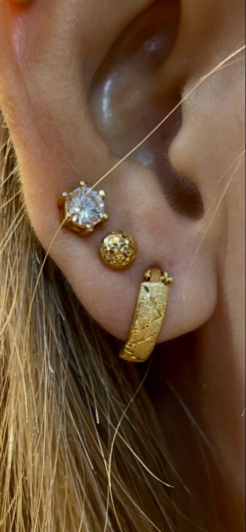 18K Saudi Gold Earrings (Category: Earrings) located in Manila. Submitted by missyoung222 (Listing ID 1466610569, Image 3). Description: 18K Saudi Gold Clip type Earrings Brand New.