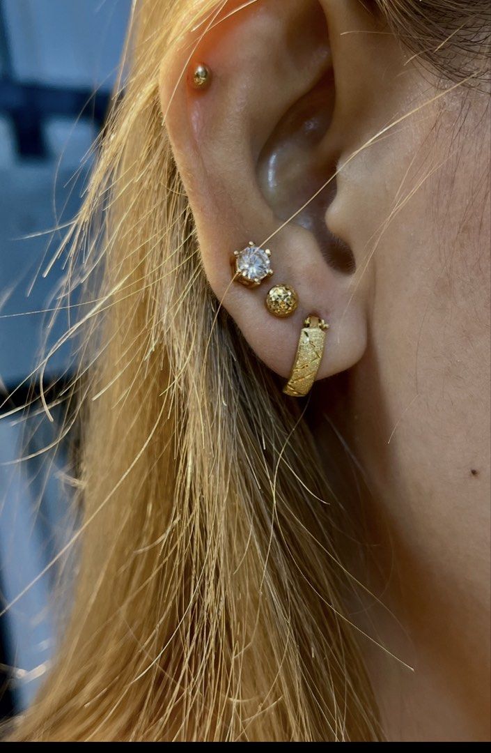 18K Saudi Gold Earrings (Category: Earrings) located in Manila. Submitted by missyoung222 (Listing ID 1466610569, Image 2). Description: 18K Saudi Gold Clip type Earrings Brand New.