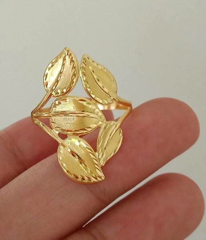 18K Saudi Gold Leaf Ring (Category: Rings) located in Caloocan City. Submitted by cheskhaionlinestore2.0 (Listing ID 1466578063, Image 1). Description: 18K Pure Saudi Gold Leaf Ring Size 6,7,8 ₱7350 only 📌 🍒 Pawnable/ Nasasangla💯 🍒 Brandnew 💯 🍒 Ship via JNT/ LBC 🍒 Lalamove for same day delivery 🍒 We accept COD COP with downpayment to avoid cancellation of orders ⚡ How to Order? Please feel free to message us directly 🙏🏻 Cheskhai Online 