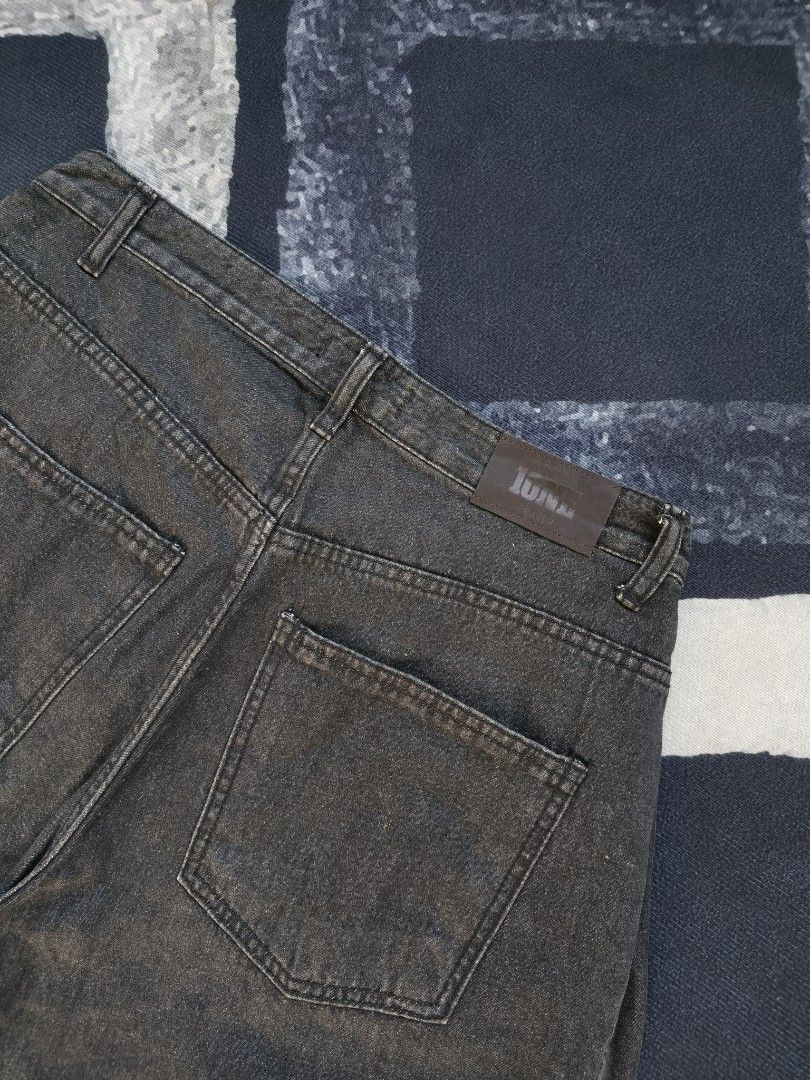 1One Acid Washed Jorts (Category: Shorts) located in Andop. Submitted by kyutoryuu (Listing ID 1466622722, Image 3). Description: 1ONE Acid Washer Jorts •Waist: 32-33 •Length: 25 •Thigh: 17 •Hem: 15.5 & 13 •Condition: Excellent •Issue: none.