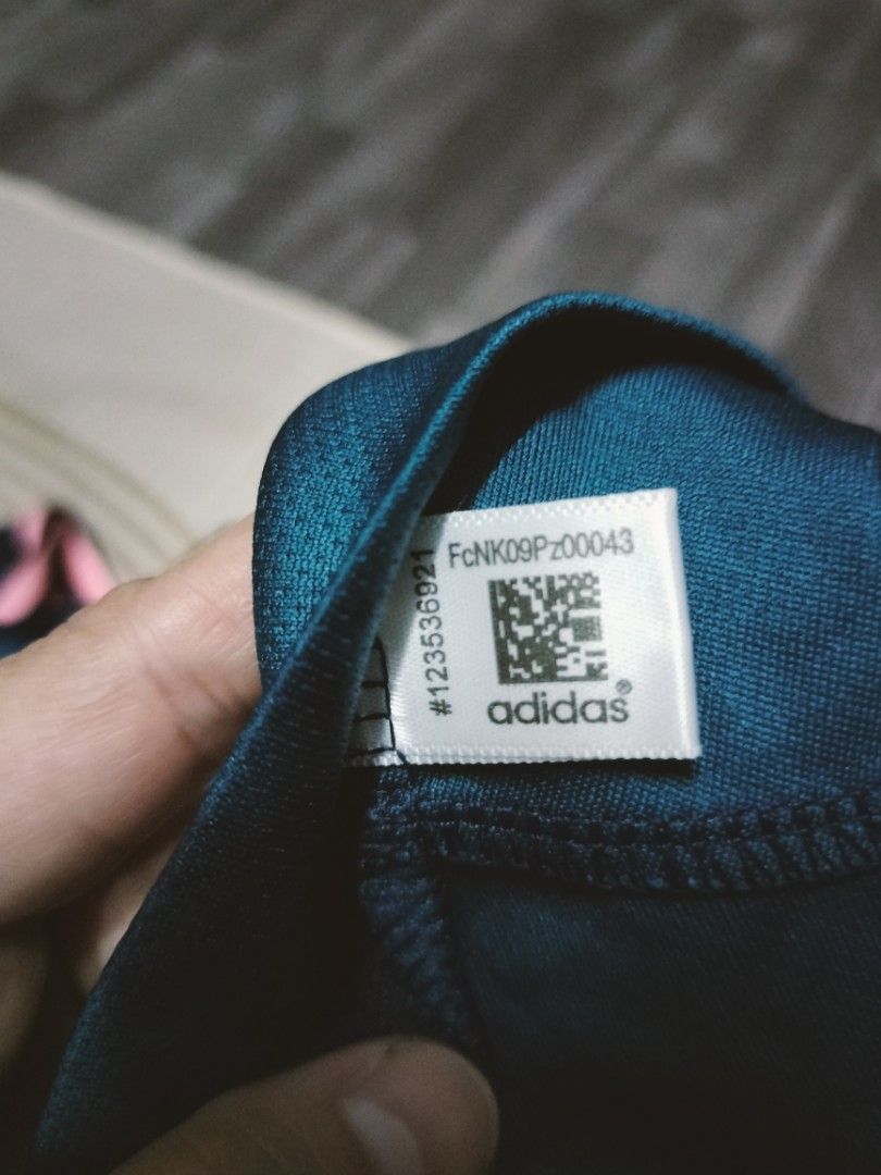 2020-21 Arsenal third shirt (Category: Activewear) located in Manila. Submitted by cyn.declutters (Listing ID 1466632106, Image 3). Description: dark blue and light blue tie dye shirt marble pattern w pink accent size Large made in thailand.