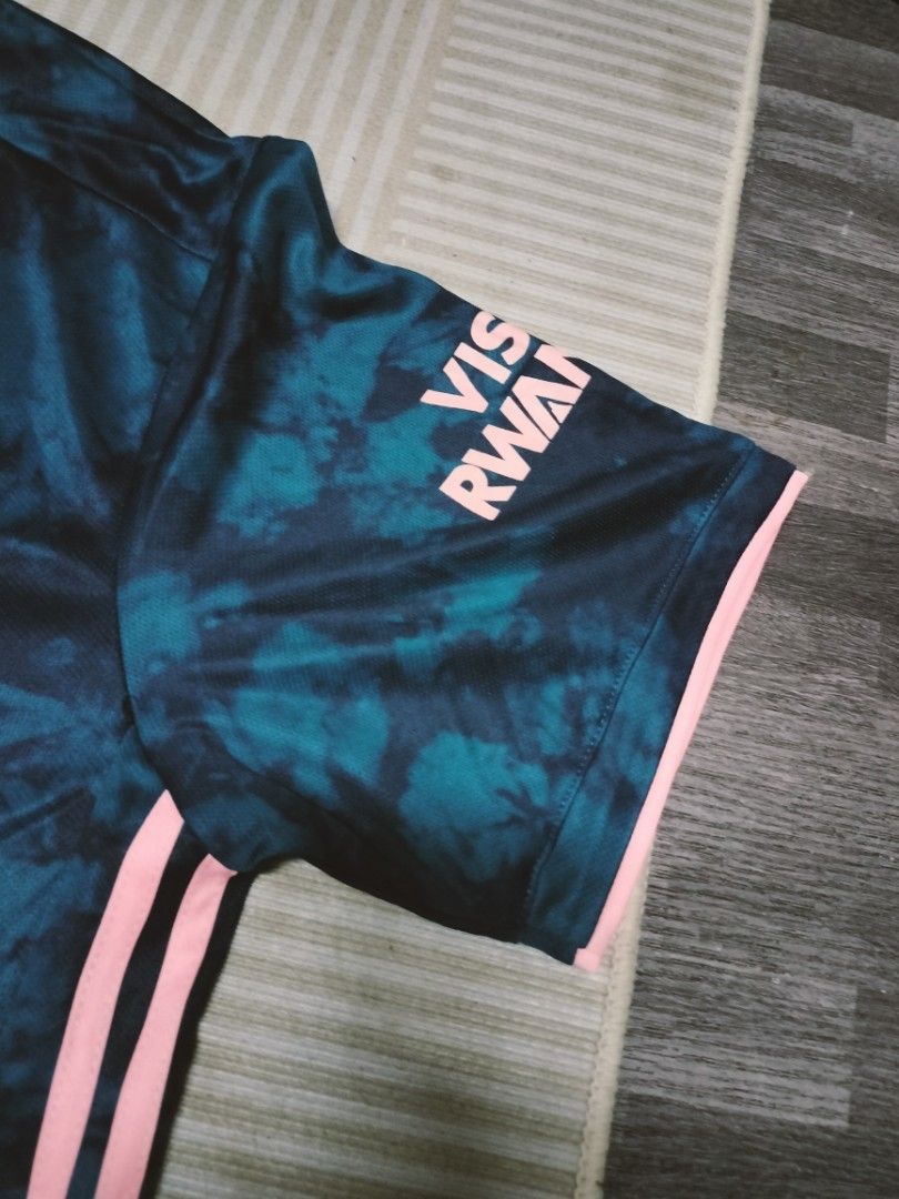 2020-21 Arsenal third shirt (Category: Activewear) located in Manila. Submitted by cyn.declutters (Listing ID 1466632106, Image 2). Description: dark blue and light blue tie dye shirt marble pattern w pink accent size Large made in thailand.