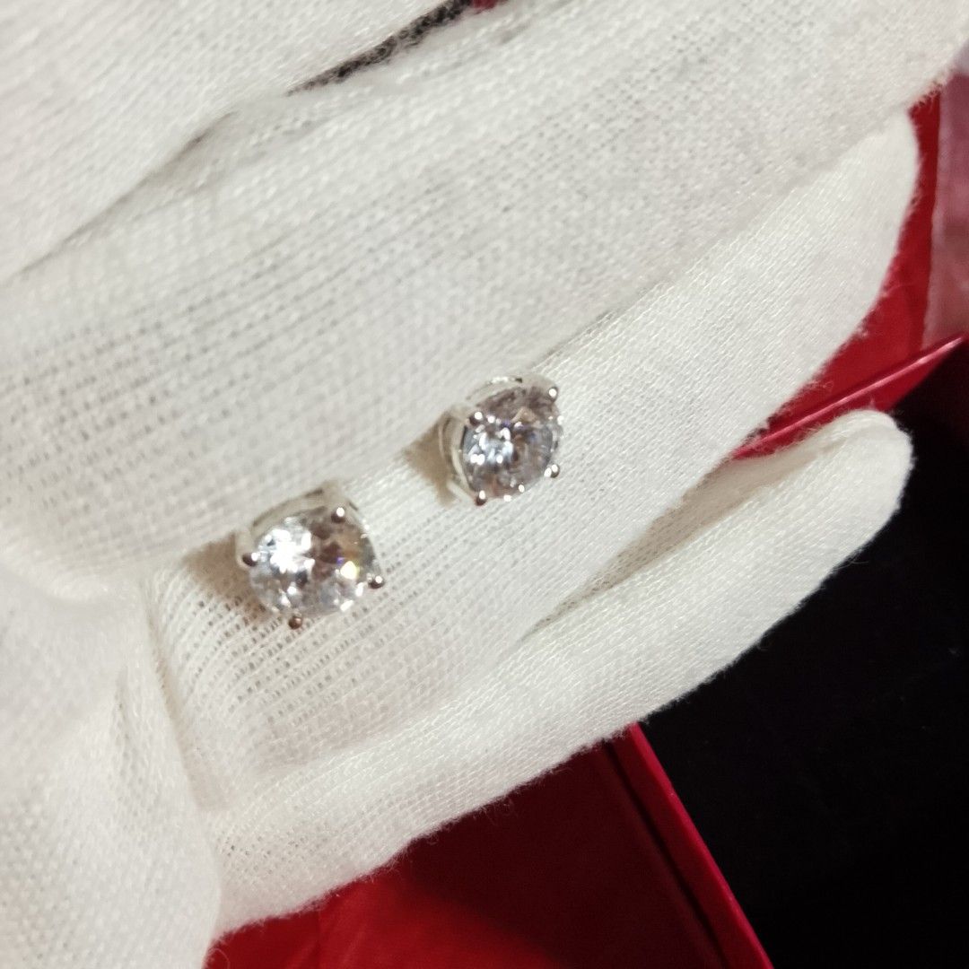 2ct round cut lab grown diamond stud earrings 14kwhitegold (Category: Earrings) located in Manila. Submitted by jewel808 (Listing ID 1466772234, Image 2). Description: 2ct round cut lab grown diamond stud earrings 14kwhitegold Available.