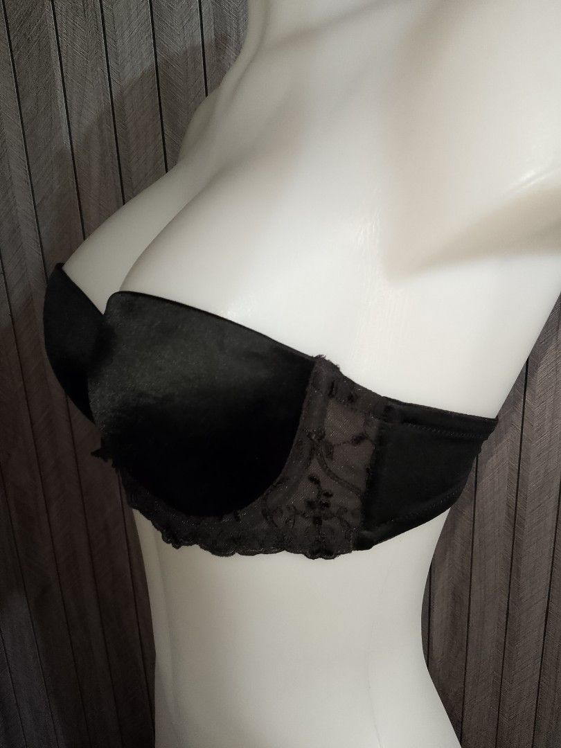 34b Black Strapless push up bra no straps with underwire (Category: Undergarments & Loungewear) located in Manila. Submitted by truecrystal-1407 (Listing ID 1466580036, Image 2). Description: .