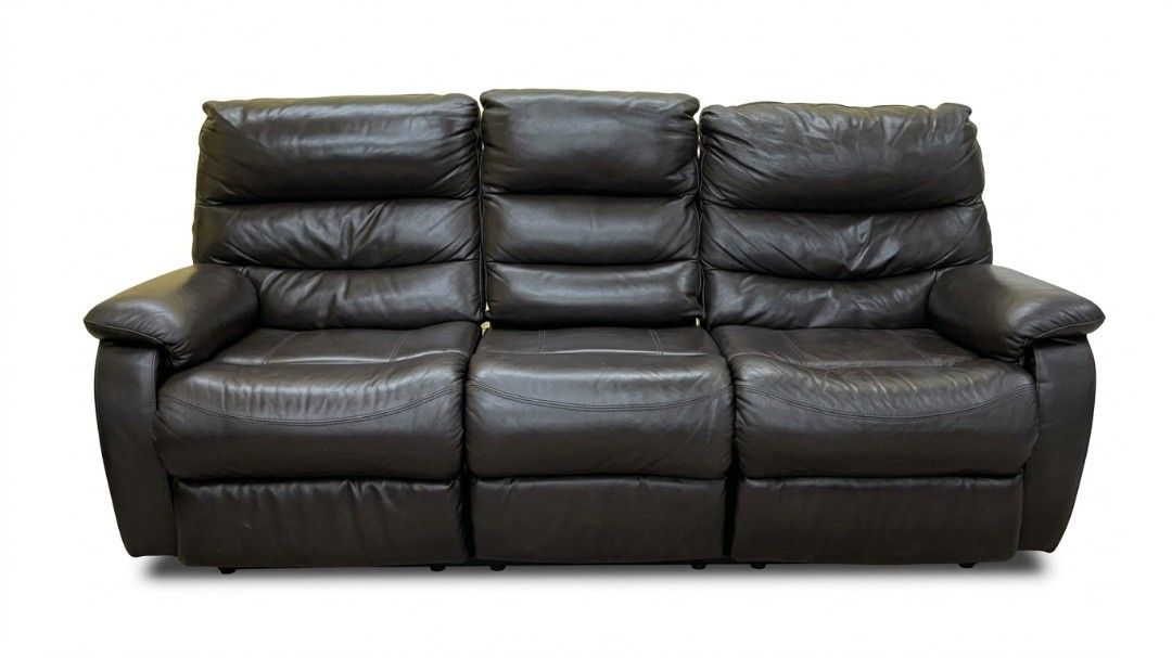 3 seater recliner sofa (Category: Sofas) located in Bulacan. Submitted by duncayow (Listing ID 1466604051, Image 1). Description: .