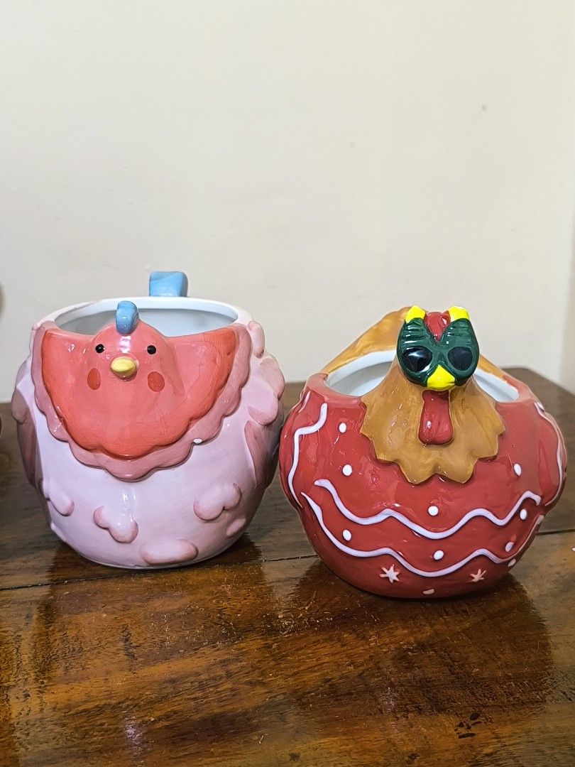 3D chicken mug (Category: Coffee & Tea Tableware) located in Pangil. Submitted by kopee_matcha (Listing ID 1466665938, Image 1). Description: Price : 350 set May mga paint chip at may crazing yung red chicken Comment: Mine/ M CLAIMING RULES • Strictly 2-day reservation only. Payment must be completed within 48 hours, otherwise the order will be forfeited and offered to the next miner. • No deleting/editing of "MINE" comments. •3+ items: Large pou