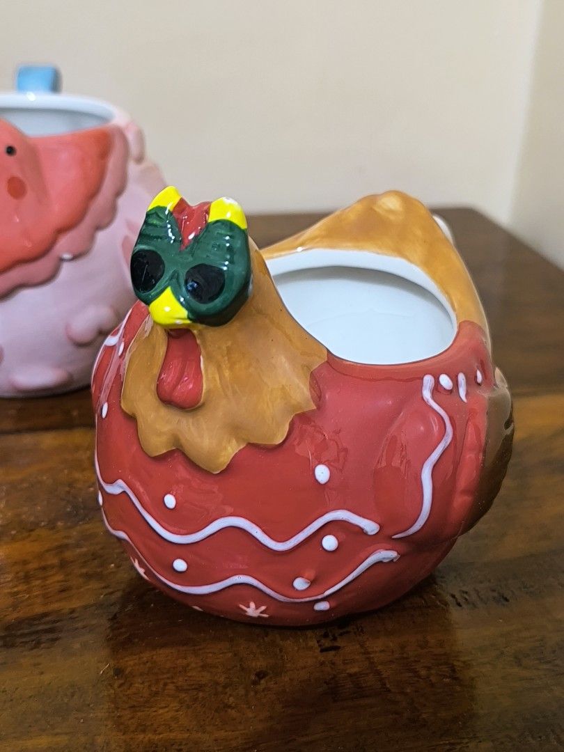3D chicken mug (Category: Coffee & Tea Tableware) located in Pangil. Submitted by kopee_matcha (Listing ID 1466665938, Image 2). Description: Price : 350 set May mga paint chip at may crazing yung red chicken Comment: Mine/ M CLAIMING RULES • Strictly 2-day reservation only. Payment must be completed within 48 hours, otherwise the order will be forfeited and offered to the next miner. • No deleting/editing of "MINE" comments. •3+ items: Large pou
