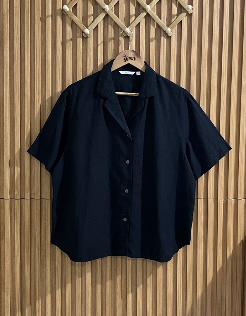 Uniqlo Linen Open Collar Shirt (Category: Shirts) located in Caloocan City. Submitted by ynna_27 (Listing ID 1466710556, Image 2). Description: Uniqlo Linen Open Collar Shirt Used - Good as new Black na black XL on tag Issue : x Mine now , pay now .