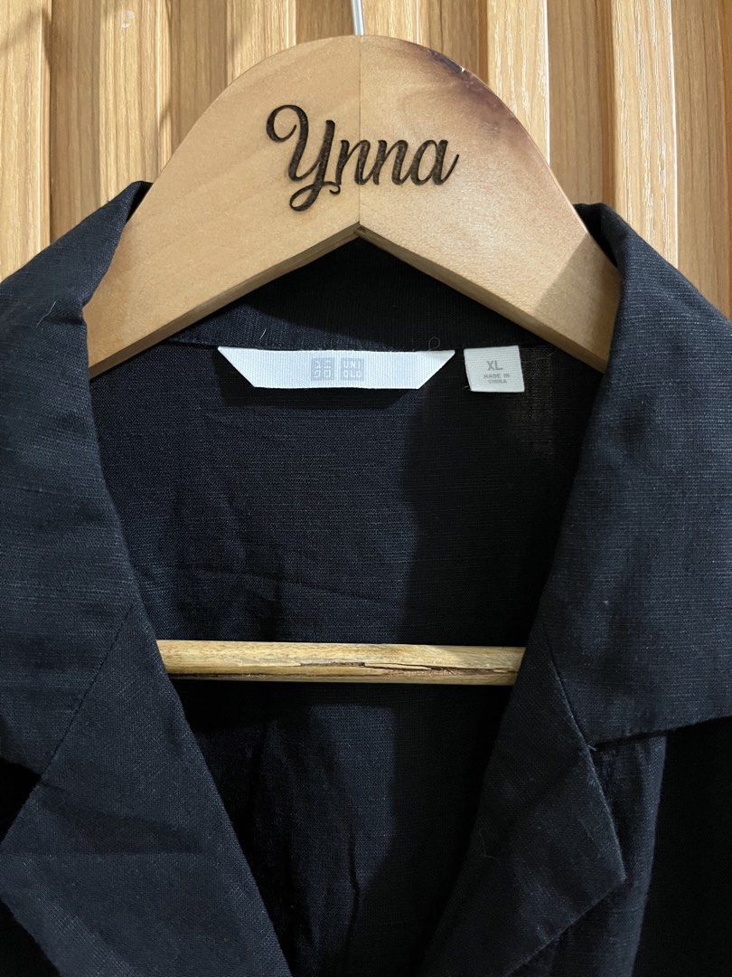 Uniqlo Linen Open Collar Shirt (Category: Shirts) located in Caloocan City. Submitted by ynna_27 (Listing ID 1466710556, Image 3). Description: Uniqlo Linen Open Collar Shirt Used - Good as new Black na black XL on tag Issue : x Mine now , pay now .