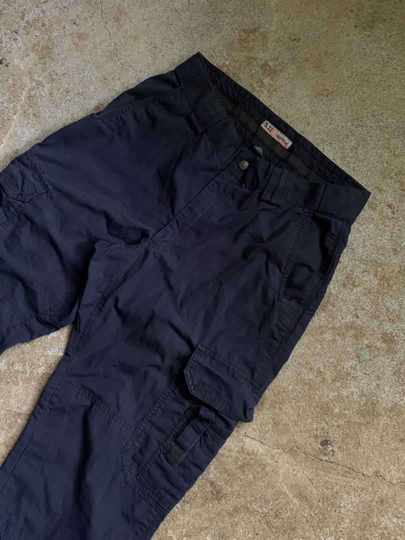 511 tactical pants (Category: Jeans) located in Bombon. Submitted by thriftkolang20 (Listing ID 1466770126, Image 2). Description: No issue Size 34 on tag ( actual dimes 32) Length 44 Leg open 9 9.7/10 color rate Excellent condition Color: navy blue .