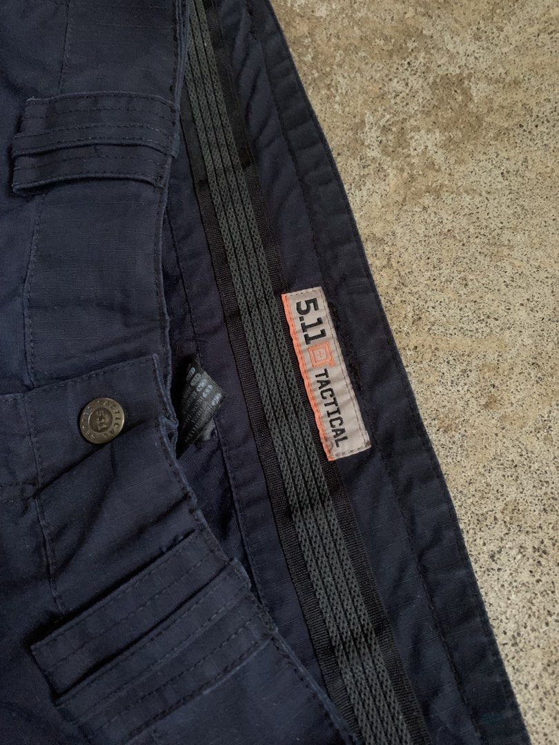 511 tactical pants (Category: Jeans) located in Bombon. Submitted by thriftkolang20 (Listing ID 1466770126, Image 3). Description: No issue Size 34 on tag ( actual dimes 32) Length 44 Leg open 9 9.7/10 color rate Excellent condition Color: navy blue .