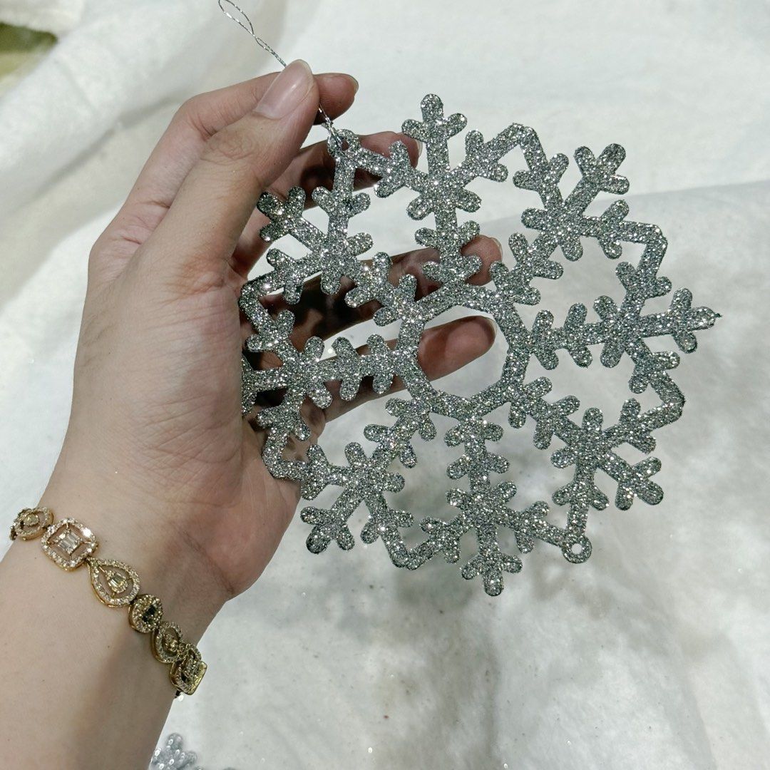 5pcs SET Silver Glitter Snowflake Christmas Tree Ornaments (Category: Other Home Decor) located in Marikina City. Submitted by lovegoeson (Listing ID 1466576423, Image 2). Description: - Set of 5 silver snowflake holiday decorations - Covered in sparkling glitter that catches the light beautifully - Lightweight plastic material makes hanging safe and easy - Comes with attached hanging strings for quick setup - Ideal for Christmas trees, wreaths, 