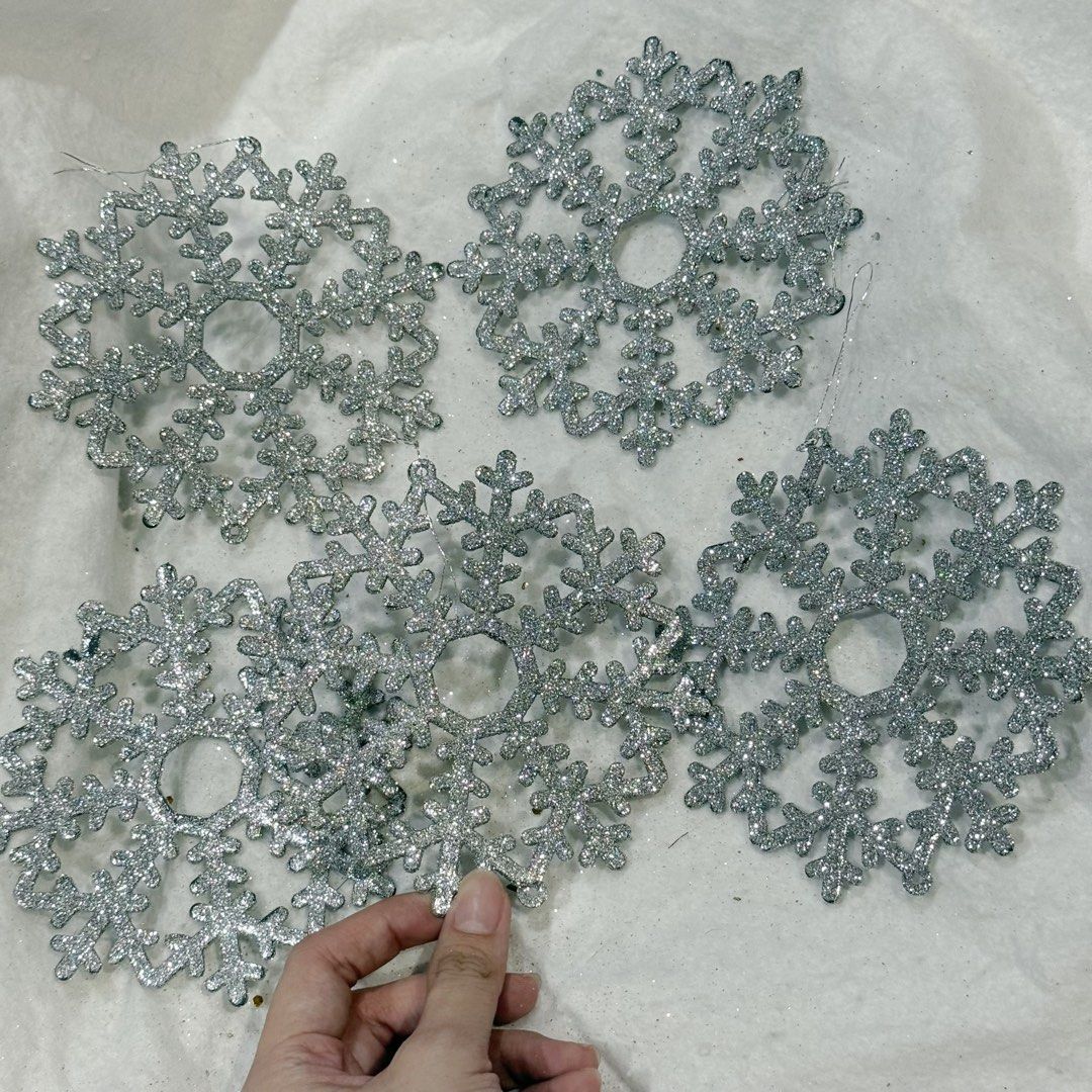 5pcs SET Silver Glitter Snowflake Christmas Tree Ornaments (Category: Other Home Decor) located in Marikina City. Submitted by lovegoeson (Listing ID 1466576423, Image 1). Description: - Set of 5 silver snowflake holiday decorations - Covered in sparkling glitter that catches the light beautifully - Lightweight plastic material makes hanging safe and easy - Comes with attached hanging strings for quick setup - Ideal for Christmas trees, wreaths, 