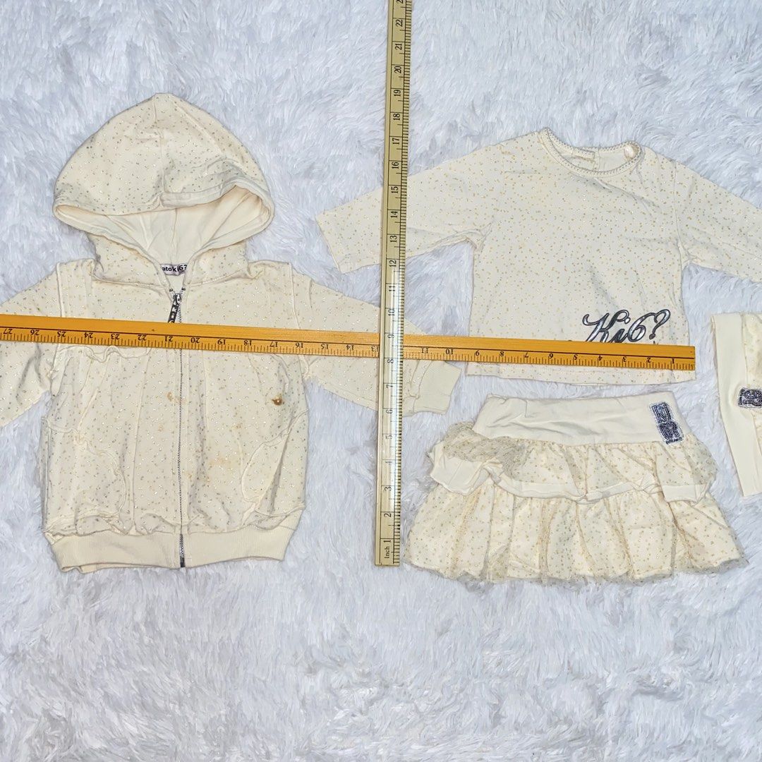 6 Months (Category: Babies & Kids Fashion) located in Bulacan. Submitted by jexmd (Listing ID 1466689881, Image 2). Description: Stain.