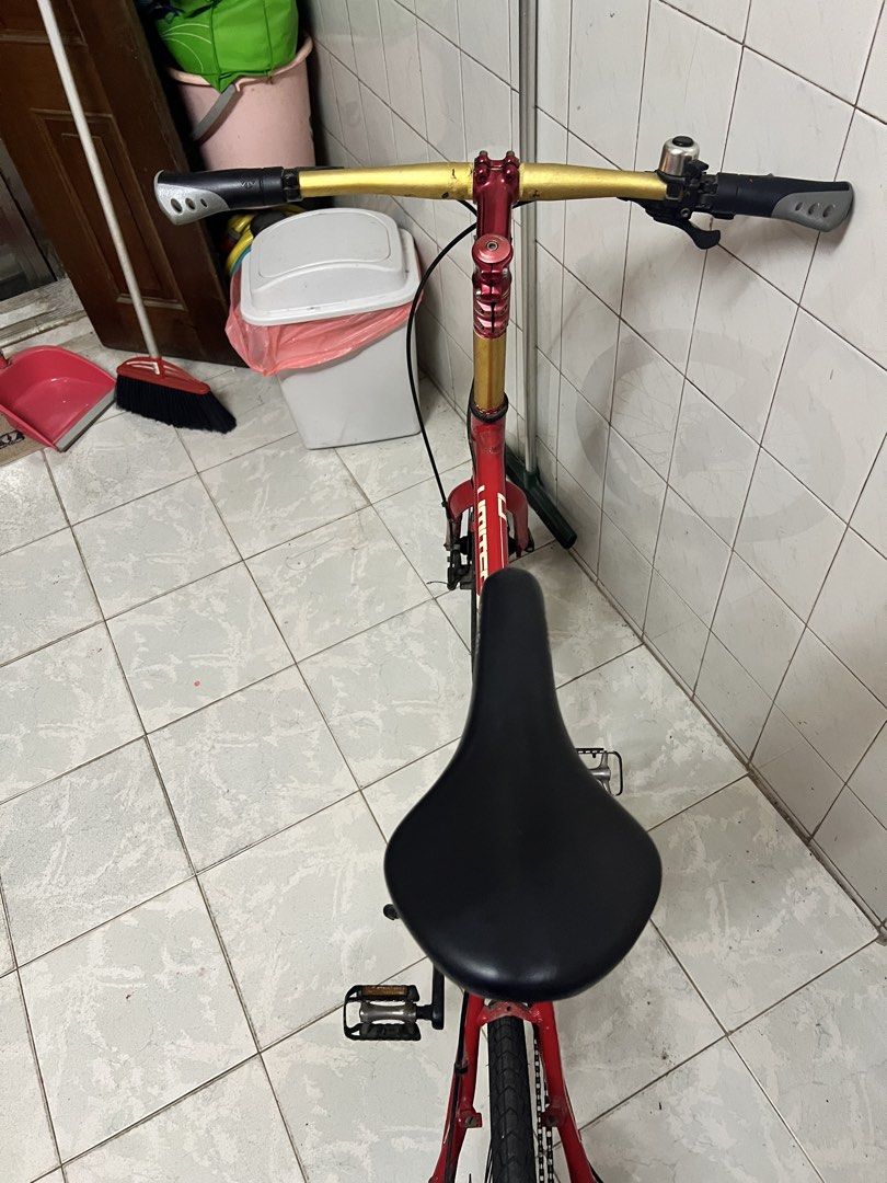 小輪徑單車 （分類：單車）位於 Hong Kong。 由 wisemoon_11186b 提交（商品編號 1466696431，圖片 3）。簡介： Java Limited 小輪徑單車20 吋。除了紅色車架，大部份單車配件Dahon較新，有 seat post，有 Dahon 坐墊。碟煞系統，有波段變速，行街代步、踩車都得。實物如圖，粉嶺港鐵站或者上水港鐵站交收，只收現金，有興趣隨時私聊傾。。