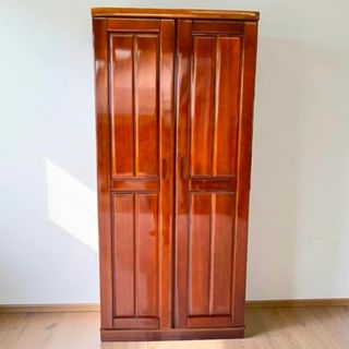 (Category: ) located in . Submitted by ilovecuratedfurnitures (Listing ID 1466579311, Image 1). Description: .