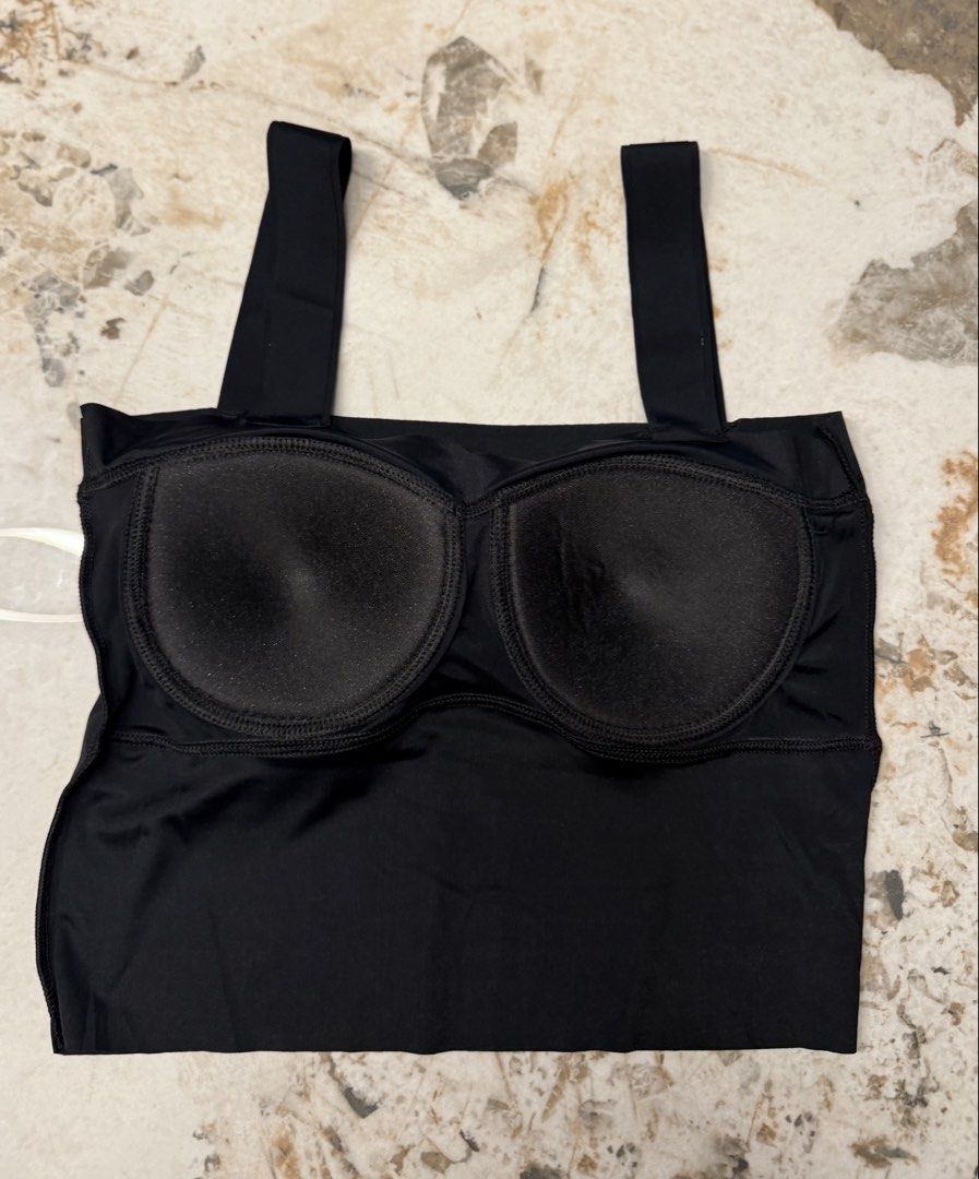 BRAND NEW BLACK SEAMLESS WIRELESS PADDED BRALETTE (Category: Undergarments & Loungewear) located in Makati City. Submitted by fpled (Listing ID 1466680849, Image 3). Description: ✨ BRAND NEW SEAMLESS PADDED CROPPED TANK TOP ✨ •Wireless Built-In Support • Uniqlo Vibe Innerwear Ultra-smooth, seamless 92% Polyamide / 8% Spandex blend that lies completely flat under tops and blazers. Features built-in wireless chest pads and wide shoulder straps so y