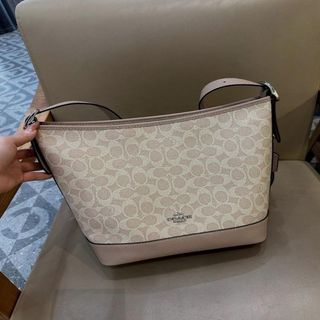 （分類：）位於 。 由 vestamcclure 提交（商品編號 1466745599，圖片 1）。簡介： 。