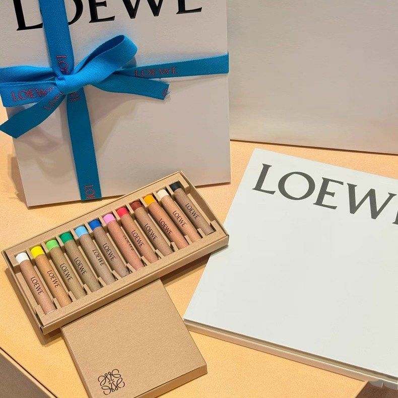 🎨 LIMITED | Loewe Oil Pastel (Category: Luxury Accessories) located in Manila. Submitted by designerarchives.ph (Listing ID 1466642113, Image 2). Description: - Limited Edition 🏈⚽️ This price is only until October 11 Eta: October 24 50% dp required Buyer will shoulder local sf No return/refund/exchange of size Shipping: NCR - Grab/Lalamove Provincial - LBC.