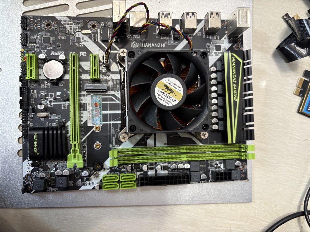 華南金牌 X99-8M Gaming 主機板連 CPU （分類：桌上電腦）位於 Hong Kong。 由 nick23753498 提交（商品編號 1466613900，圖片 2）。簡介： 華南金牌 X99-8M Gaming 底板，板上已經有 CPU 運作緊， Intel Xeon E5-2660 v3 2.60GHz。配埋 Cooler Server 散熱風扇，直接開機入到 BIOS。底板係黑綠色配搭，有 M.2 位、幾條綠色 RAM 槽。啱砌平價執相、剪片機或者文書機用，有興趣留訊息傾。銅鑼灣地鐵站A出口交收。