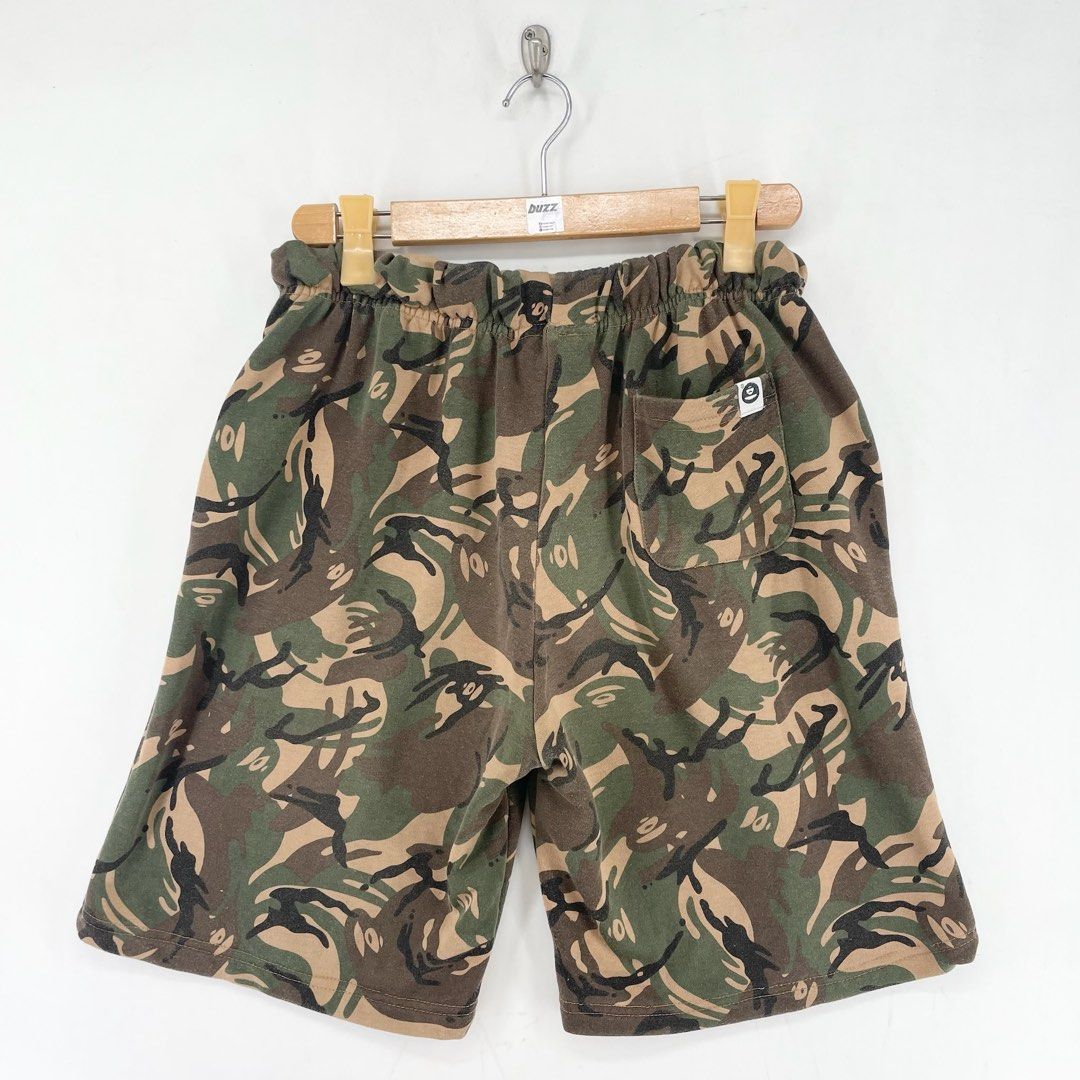 AAPE Camo Sweat Shorts (Category: Shorts) located in Manila. Submitted by buzz.garments (Listing ID 1466694320, Image 3). Description: Size: Large on tag Dimensions(inches) - Waist/Width: 34”-46” (Strechable) - Hip: 21” - Front Rise: 13” - Thigh: 13” - Inseam: 9” - Outseam/Length: 21” - Leg Opening: 11” signs of usage - color may vary due to lighting. please manage your expectations-minimal and unseen flaws must be considered..