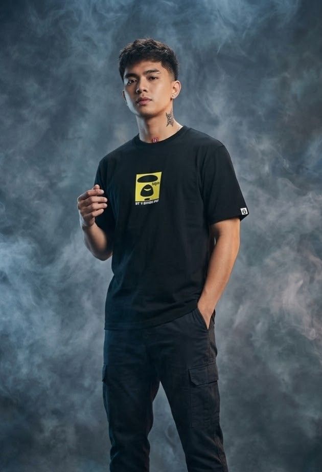 Aape Moonface neon box logo tshirt ( orig ) (Category: Tshirts & Polo Shirts ) located in Quezon City. Submitted by wgapparel (Listing ID 1466746224, Image 1). Description: 📌 available Aapé Moonface neon box logo tshirt • Dimes: 20 x 28 W/L XL on tag • Conditions: Excellent • Color Rate: 9.6 • Complete tags • Authentic 💯 • Issue: None Minimal pero lakas ng dating 🔥 Mine 1490 Location Quezon City Shipping via Lalamove or jnt No COD 💌 DM to pur