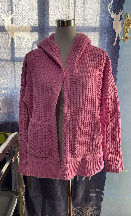 ABERCROMBIE CARDIGAN USA BOUGHT (Category: Coats, Jackets and Outerwear) located in Las Pinas. Submitted by elnictomasco (Listing ID 1466572265, Image 1). Description: ABERCROMBIE CARDIGAN USA BOUGHT Pick up or Shipping: LBC | J&T | Lalamove 📍Las Pinas City, Metro Manila .