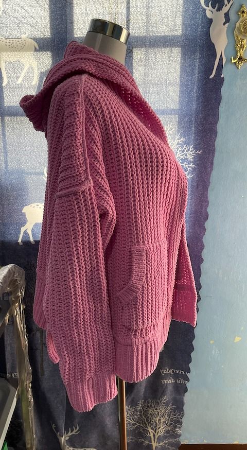 ABERCROMBIE CARDIGAN USA BOUGHT (Category: Coats, Jackets and Outerwear) located in Las Pinas. Submitted by elnictomasco (Listing ID 1466572265, Image 3). Description: ABERCROMBIE CARDIGAN USA BOUGHT Pick up or Shipping: LBC | J&T | Lalamove 📍Las Pinas City, Metro Manila .