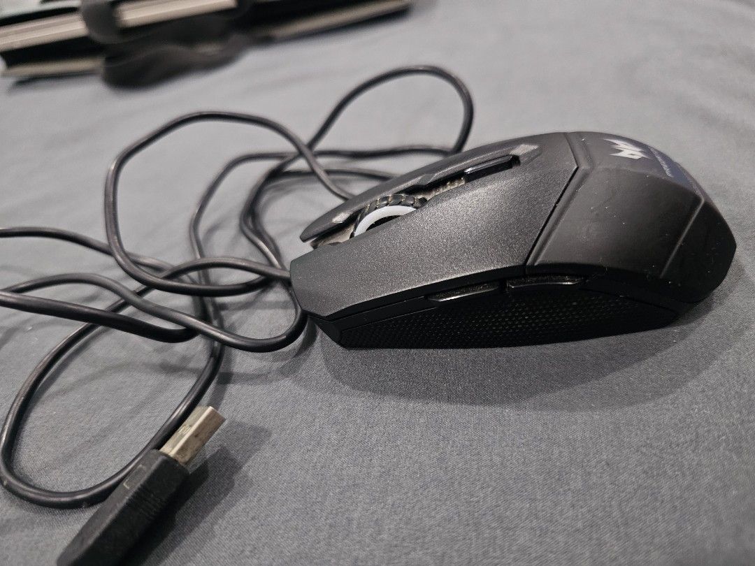 Acer Predator Wired Gaming Mouse SM-9627 (Category: Mouse & Mousepads) located in Binan City. Submitted by gerrone_diaz (Listing ID 1466707473, Image 3). Description: Acer Predator Gaming Mouse (Wired) Excellent working condition except the peeled pads (see photos) Location: Biñan, Laguna Free delivery: for nearby areas .