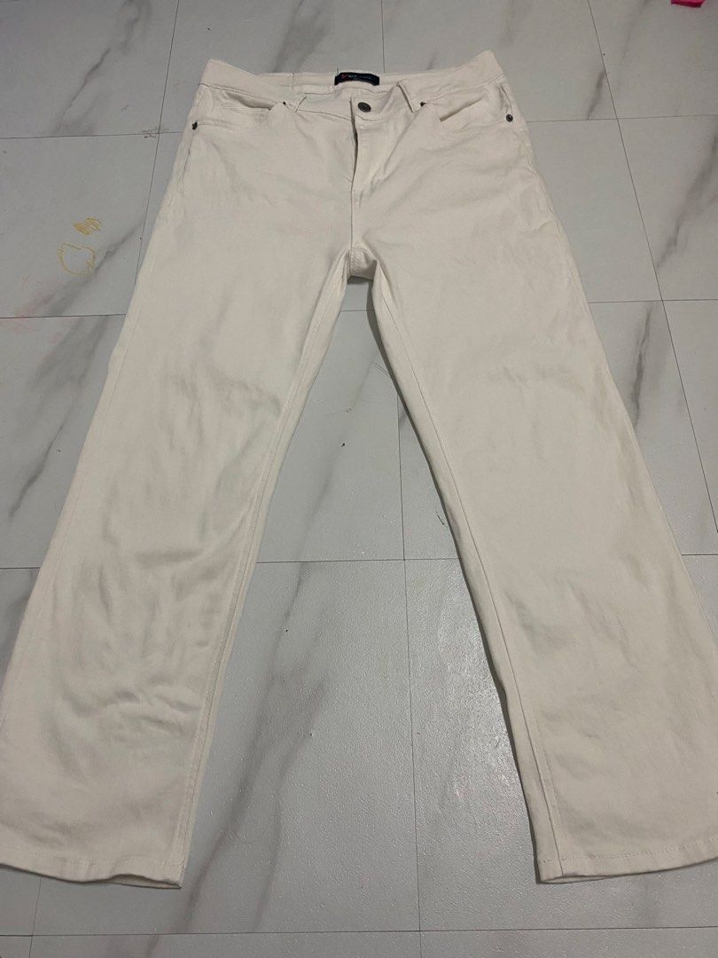 ACP Premium 'White Pants' 32 (Category: Jeans) located in Makati City. Submitted by jersiyon (Listing ID 1466628748, Image 1). Description: Selling my personal pants (Unisex) Men&Womens Size:32 can stretch to 34 (Stretchable) fabric Used twice for Church No issue , no stain no rips (Excellent) Condition.