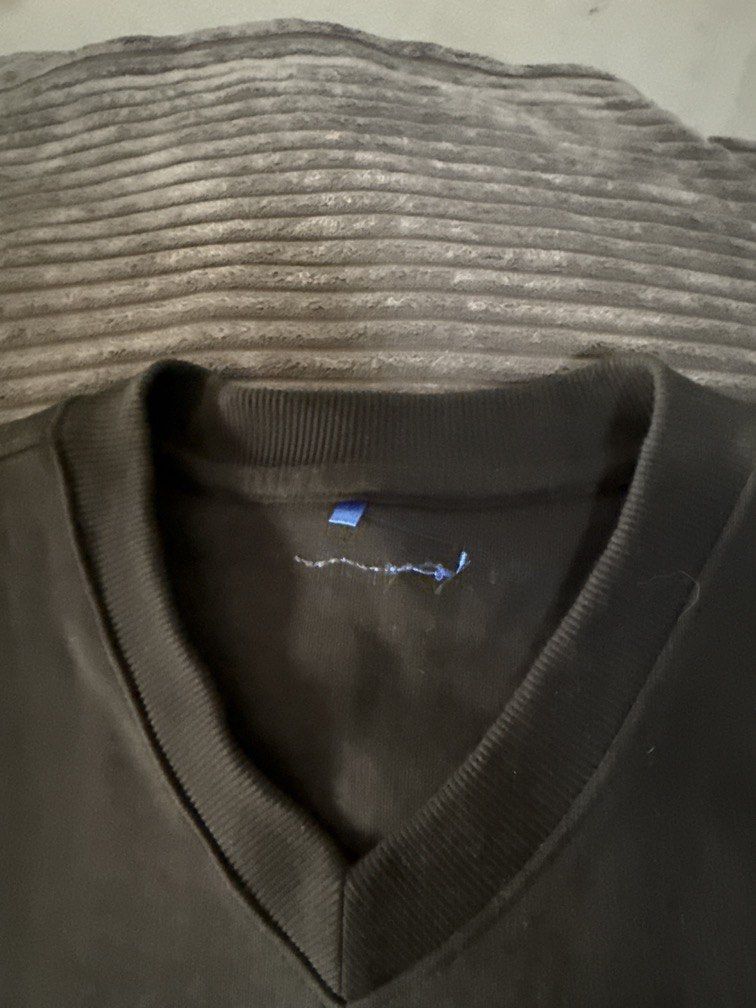 ADER BLACK SWEATSHIRT (Category: Activewear) located in Angeles City. Submitted by migs_font29 (Listing ID 1466773002, Image 3). Description: .