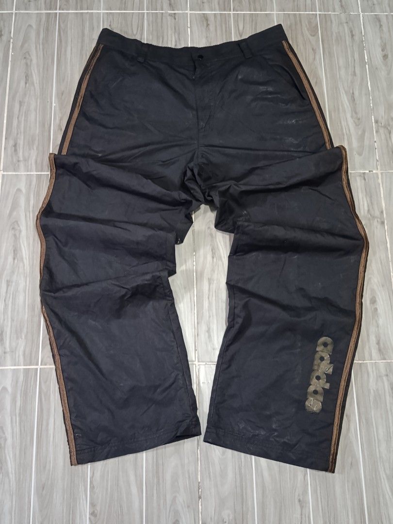 ADIDAS 3LINES NYLON JOGGING PANTS (freeshipping) (Category: Activewear) located in Quezon City. Submitted by gyl-stop (Listing ID 1466719712, Image 1). Description: free shipping with inner mesh 35-37 x 42.5 very good condi cr: 9.5/10 issue: none.