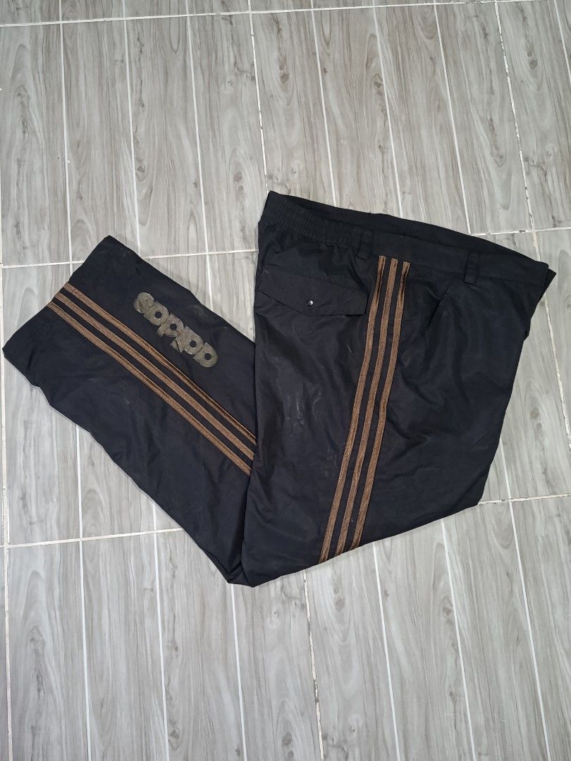 ADIDAS 3LINES NYLON JOGGING PANTS (freeshipping) (Category: Activewear) located in Quezon City. Submitted by gyl-stop (Listing ID 1466719712, Image 2). Description: free shipping with inner mesh 35-37 x 42.5 very good condi cr: 9.5/10 issue: none.