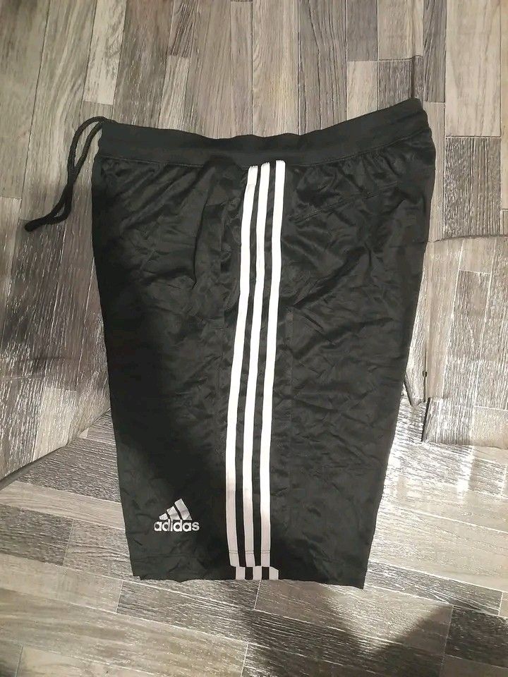 ADIDAS AEROREADY MEN'S RUNNING SHORT (Category: Shorts) located in Mandaue City. Submitted by indayftjesiediva (Listing ID 1466568827, Image 1). Description: ADIDAS AEROREADY MEN'S RUNNING SHORT MEDIUM 30-34 LENGHT 20 GOOD AS NEW COLOR RATE 10/10 NO ISSUE MINE 350 + SF ONLY 🔥 DM IF INTERESTED 📩.