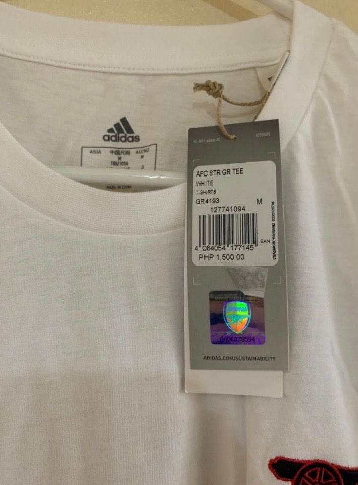 Adidas Arsenal Tshirt Unisex (Category: Tshirts & Polo Shirts ) located in Valenzuela. Submitted by clickandshoppreloved (Listing ID 1466624499, Image 3). Description: Adidas Arsenal Tshirt Mens SRP 1500 Sale Price 799 Onhand, Original Brandnew Medium Ontag, (29L x 21M) Color : White.