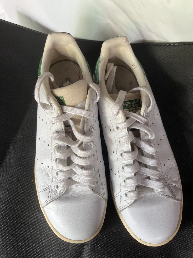 Adidas Classic Stan Smith (Category: Sneakers) located in Cavite. Submitted by mainestreams (Listing ID 1466612594, Image 1). Description: Well used Flaw as shown in pic Unisex Us 5.5 / uk 5 / jpn 23.5 Authentic 💯 Leather.