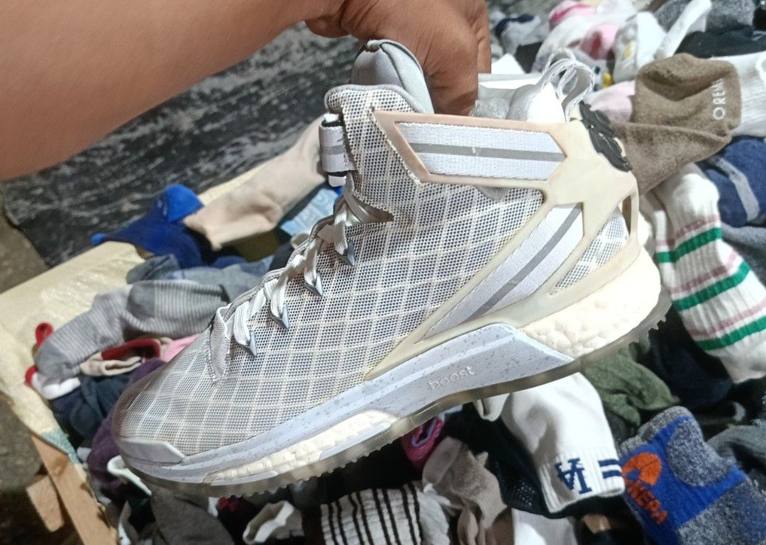 ADIDAS D ROSE 6 BOOST (Category: Sneakers) located in Bayugan. Submitted by retroshoesphilippines (Listing ID 1466720949, Image 2). Description: .