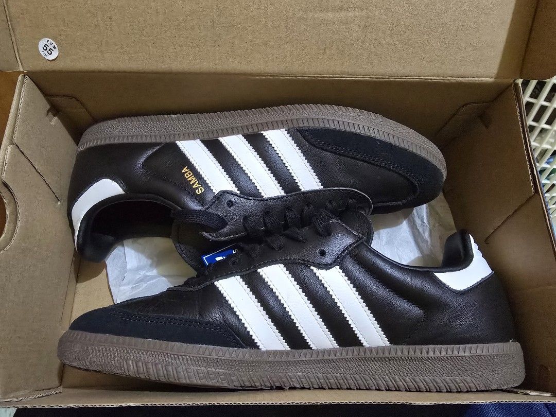 Adidas Samba OG Black US 8.5 Men (Category: Sneakers) located in Quezon City. Submitted by olxph_917070756 (Listing ID 1466692368, Image 1). Description: - Brand/Model: Adidas Samba OG - Colorway: Black leather with white stripes and gum soles - Details: Iconic gold foil 'Samba' lettering on the side - Size: Men's US 8.5 / UK 8 - Packaging: Includes original blue Adidas box - Condition: Like new.