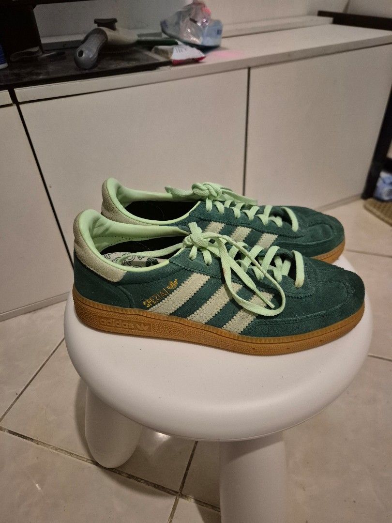 Adidas Spezial Collegiate Green (Category: Sneakers) located in Mandaluyong City. Submitted by danideclutters (Listing ID 1466684575, Image 2). Description: FOR SALE ₱1,600 - Already reduced, LP na po PRELOVED: Adidas Handball Spezial sneakers - Color: Collegiate Green - Size: 4 UK, Fits 5.5 to 6 US Womens. I am 6 US Comes with actual box and extra dark green laces. Grab or Lalamove only. Coming from Mandaluyong city..