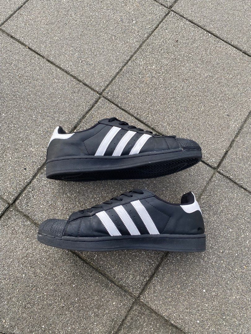 Adidas Superstar Black White (Category: Sneakers) located in Davao. Submitted by thirdy.pfp (Listing ID 1466654409, Image 2). Description: Adidas Superstar Classics 9.5 us / 27.5 cm Excellent 9/10 -1400 - Brand: Adidas Originals - Model: Superstar (Black/White) - Material: Premium leather upper with durable rubber shell toe and outsole - Design: Classic low-top with iconic white stripes, gold foil branding, and white heel tabs - Condition: Pre-ow
