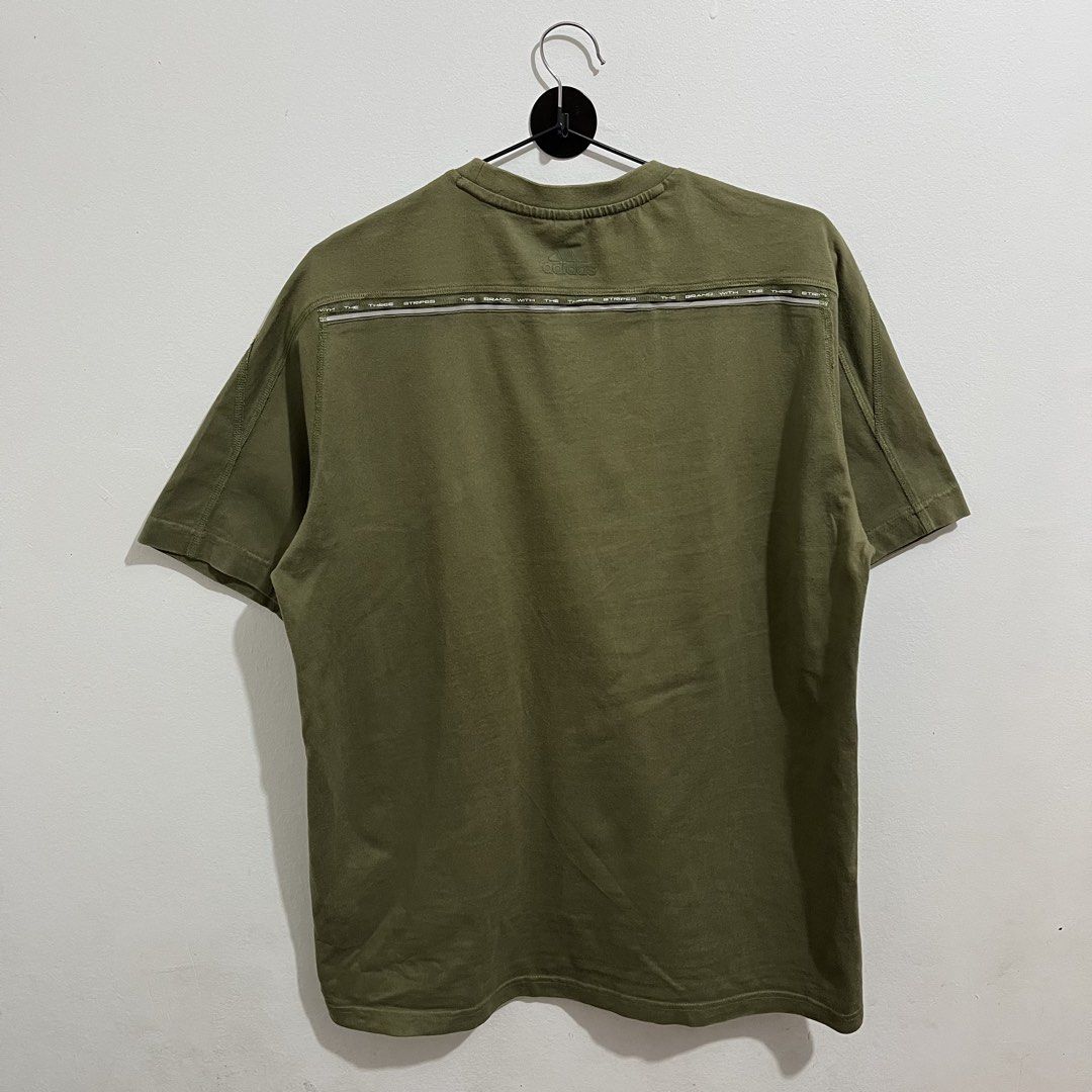 ADIDAS TECH SHIRT (Category: Tshirts & Polo Shirts ) located in Sipalay. Submitted by trustmeyoullbefine (Listing ID 1466624747, Image 2). Description: Size m 20.5W 28.5L Excellent condition No flaws Already wash Authentic .