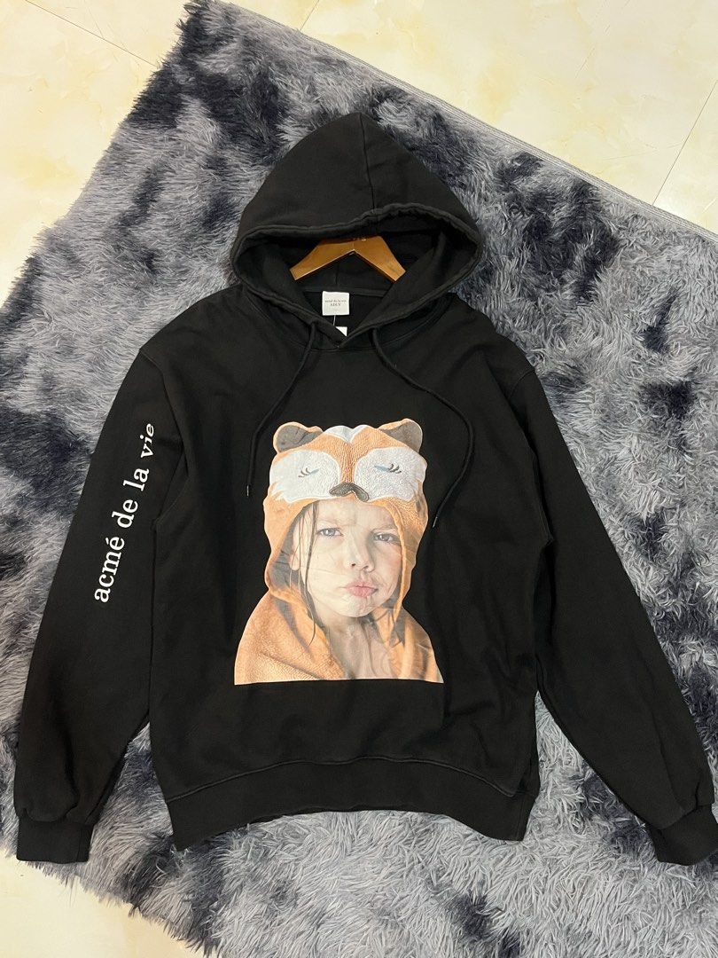 ADLV hoodie black (Category: Coats, Jackets and Outerwear) located in Manila. Submitted by cjcuevas_05 (Listing ID 1466677545, Image 1). Description: 📍Tanza Cavite Dimension: 24x31 Good condition GCASH ONLY, can ship thru JnT/orange check out.