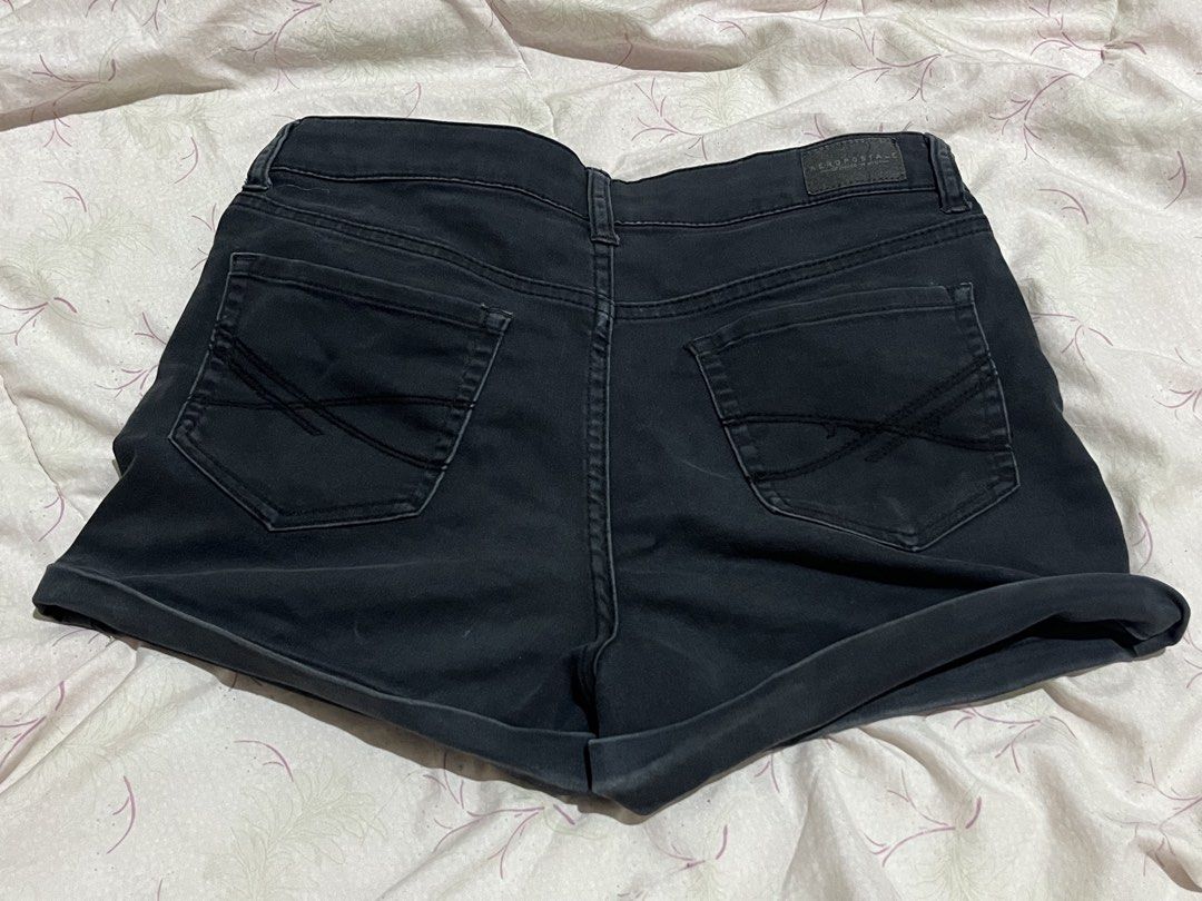 Aeropostale short (Category: Shorts) located in Hermosa. Submitted by kennyneverdies (Listing ID 1466729763, Image 2). Description: 🍒 Aéropostale High Waisted Midi short (issue: back stitches) • offer L: 13 Inch W: 28 Inch.