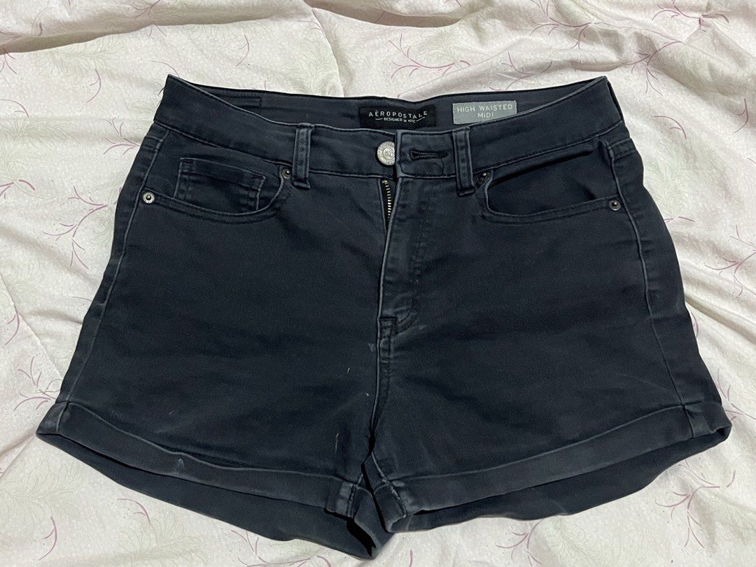 Aeropostale short (Category: Shorts) located in Hermosa. Submitted by kennyneverdies (Listing ID 1466729763, Image 1). Description: 🍒 Aéropostale High Waisted Midi short (issue: back stitches) • offer L: 13 Inch W: 28 Inch.